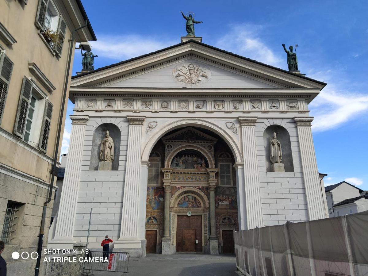 Un Oeil Sur La Cathedrale Apartment Aosta Luaran gambar